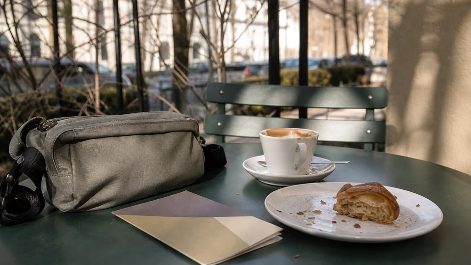 Editorial breakfast scene illustrating Haidhausen Coffee and a Deutsches Museum Afternoon