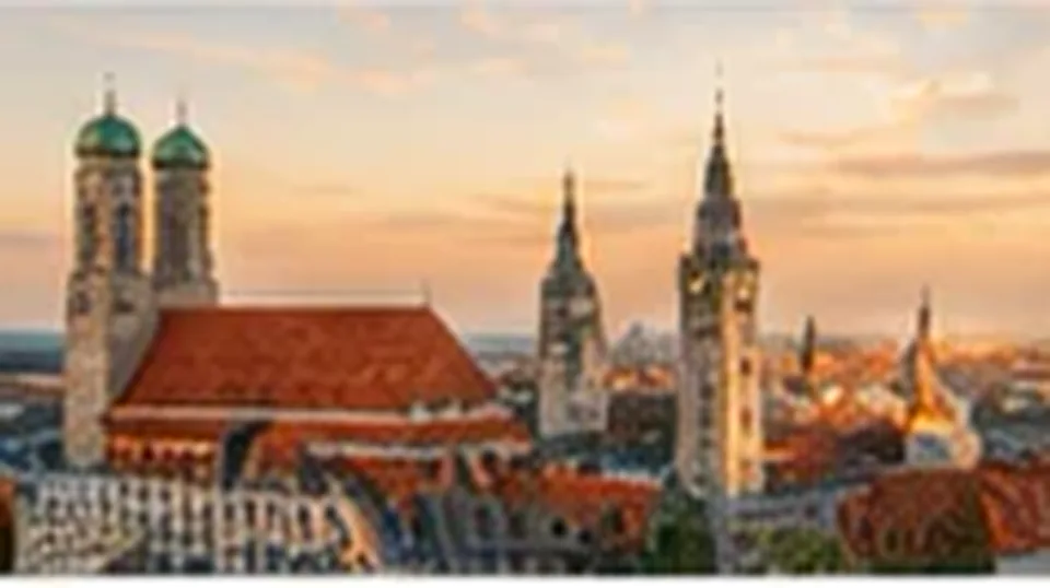 A pancake breakfast arranged in a Munich editorial setting.